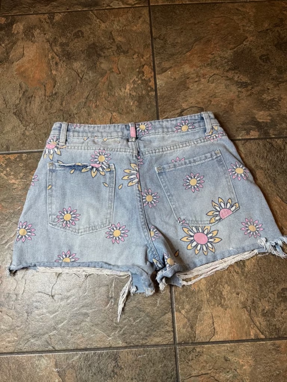 No Boundaries Light Wash Denim Daisy Cutoff Shorts - Picture 2 of 3
